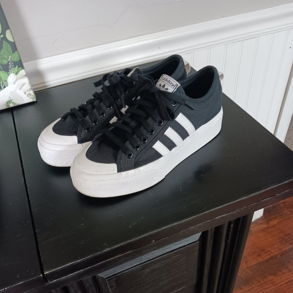 ADIDAS Nizza women's size 10 1/2